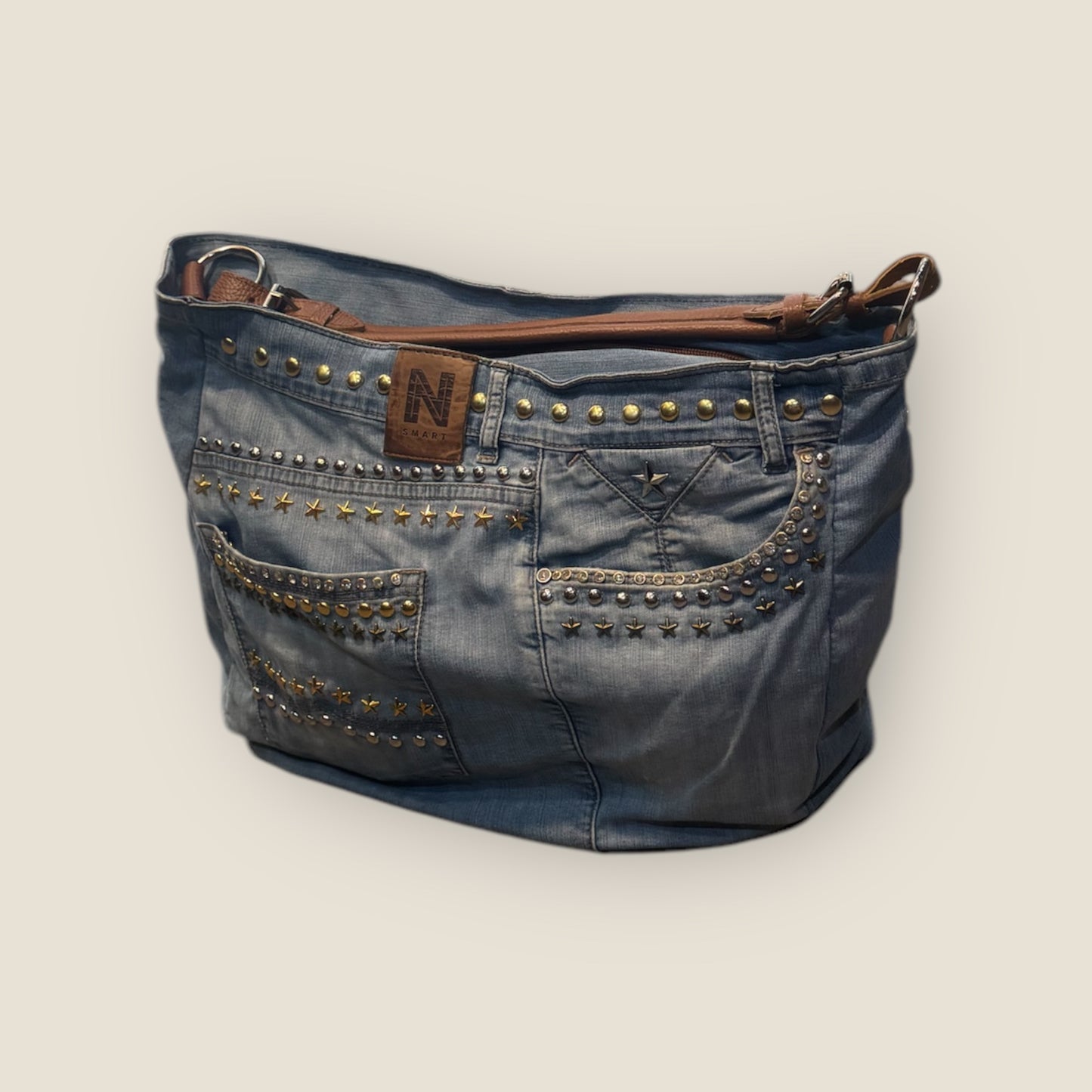 Bolso tote vaquero con remaches y tachuelas