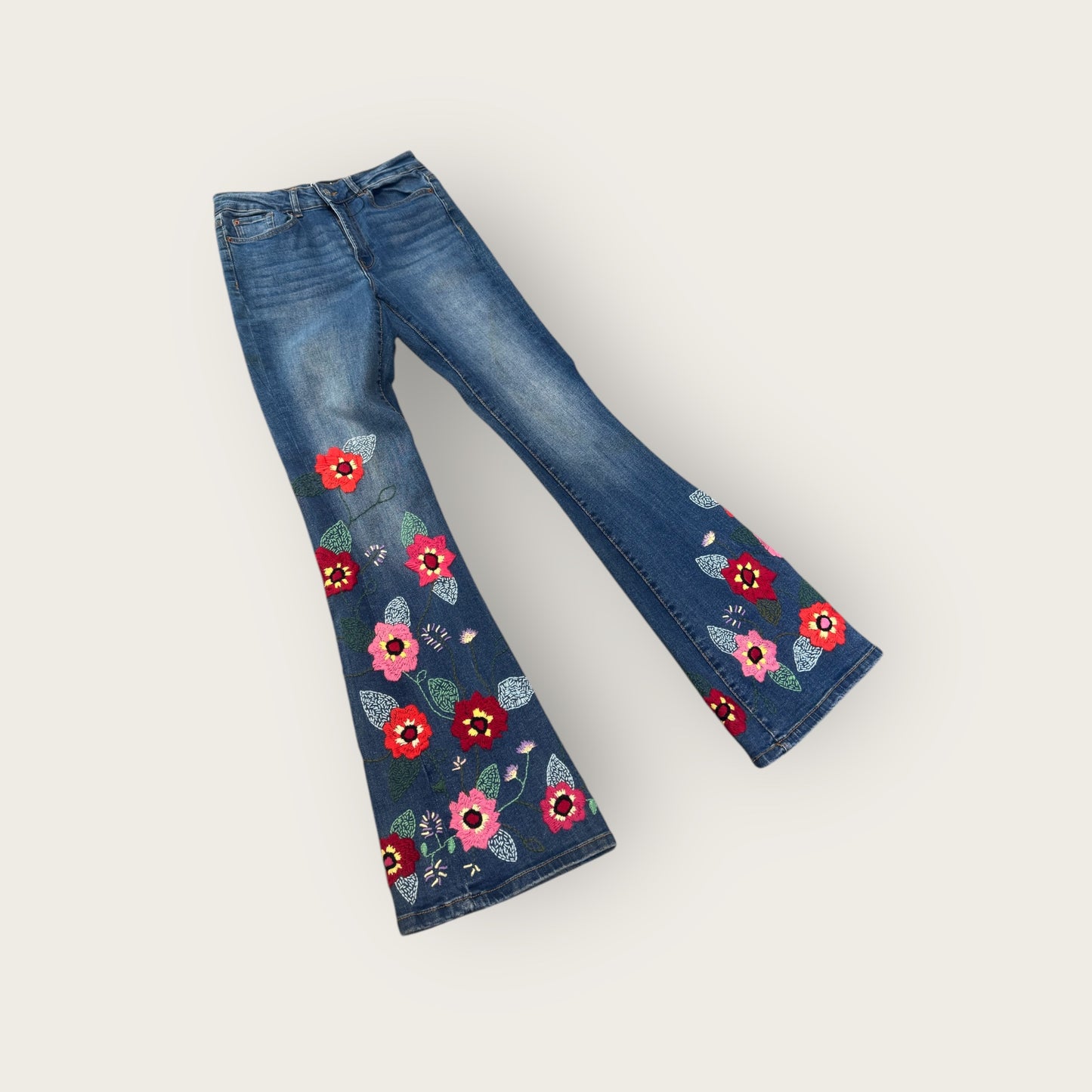 Pantalón bordado artesanalmente con flores
