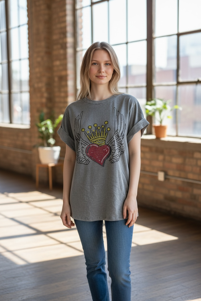 Camiseta corazón alado strass
