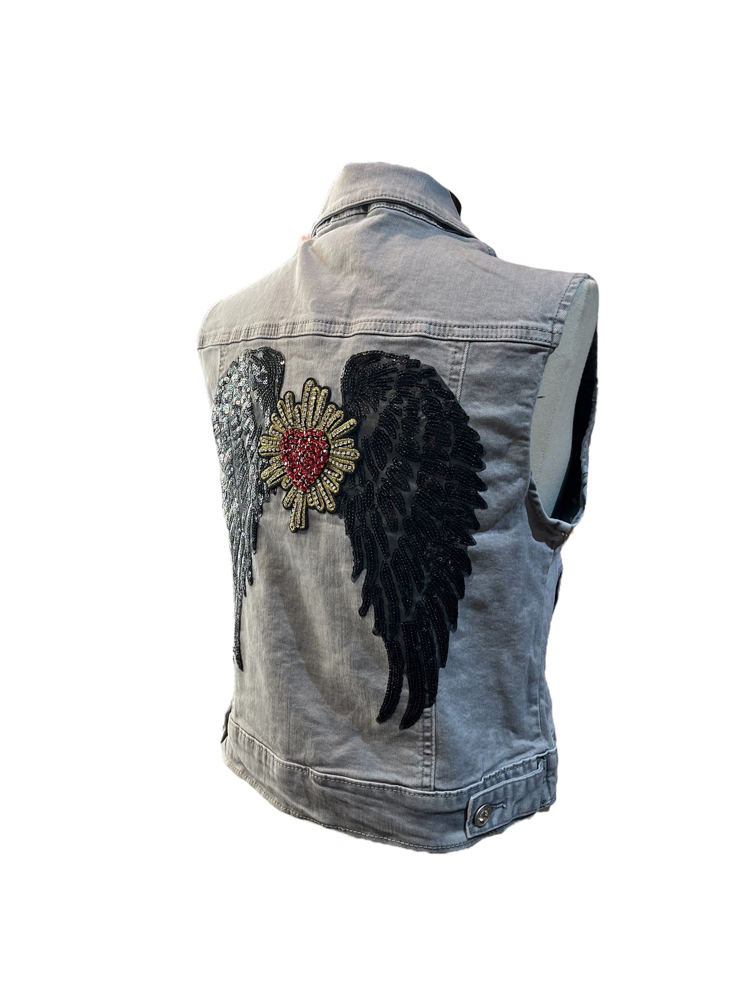 Chaleco vaquero gris con alas y corazón
