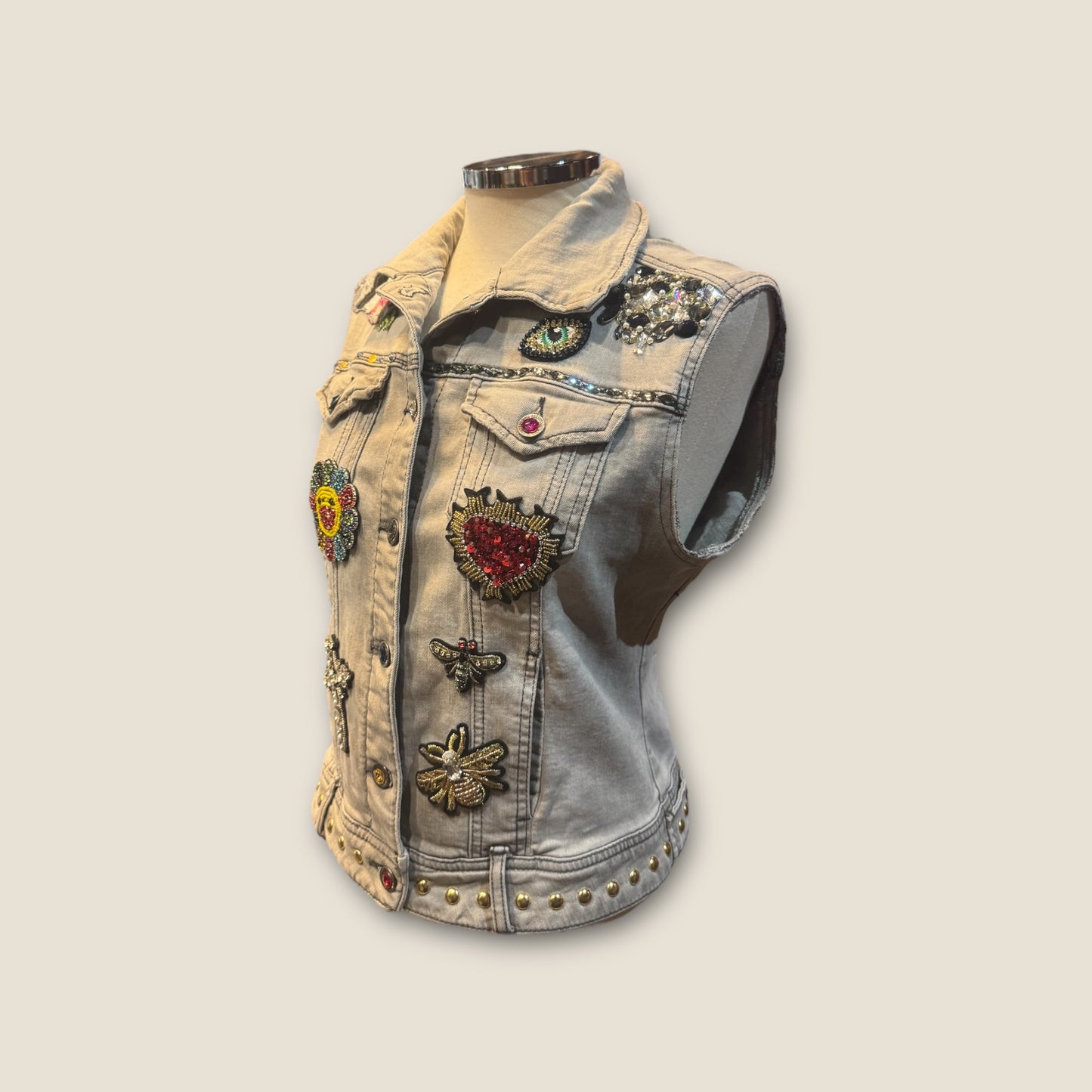 Chaleco Vaquero con flores y sagrado corazón