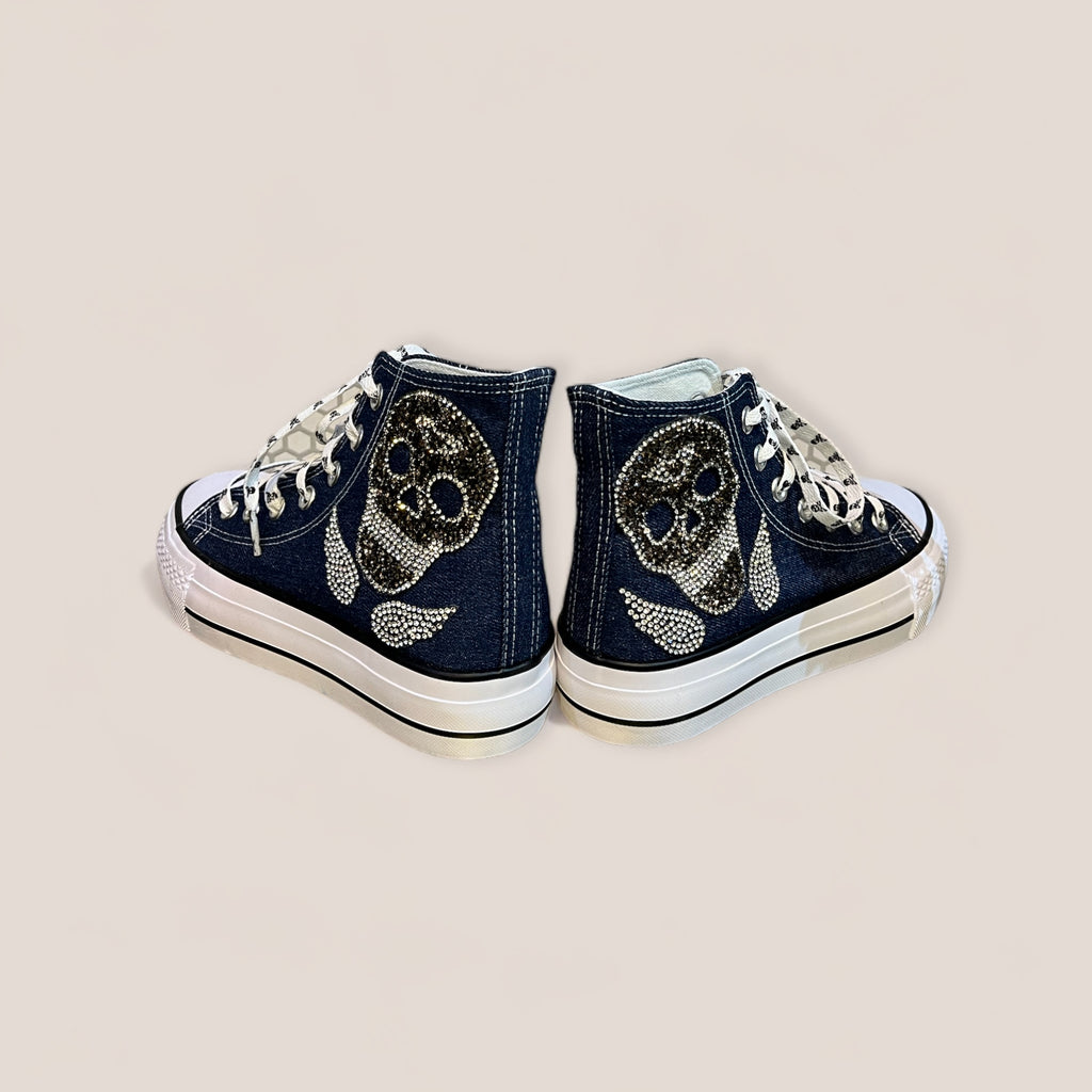 Zapatillas de lona denim con calavera y alas de strass