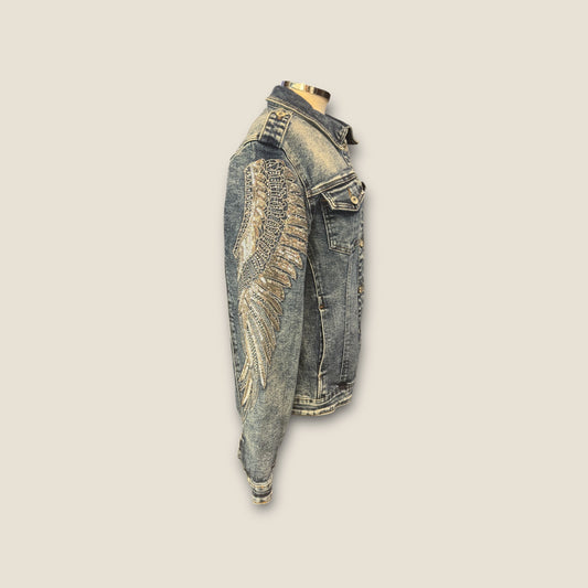 Chaqueta vaquera con alas bordadas en mangas