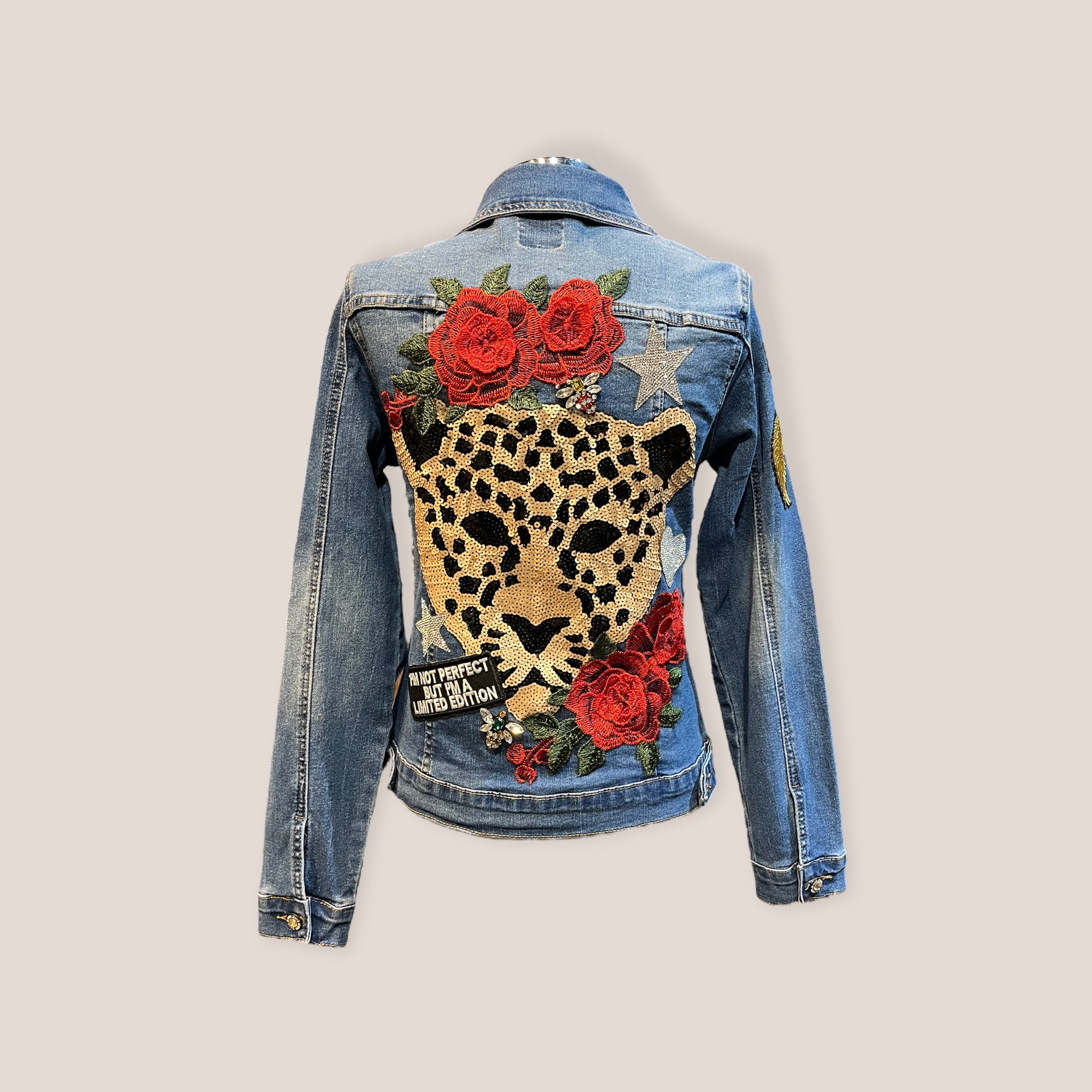 Chaqueta vaquera tigre lentejuelas y flores