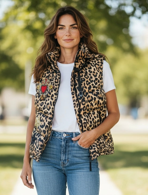 Chaleco acolchado animal print con parches