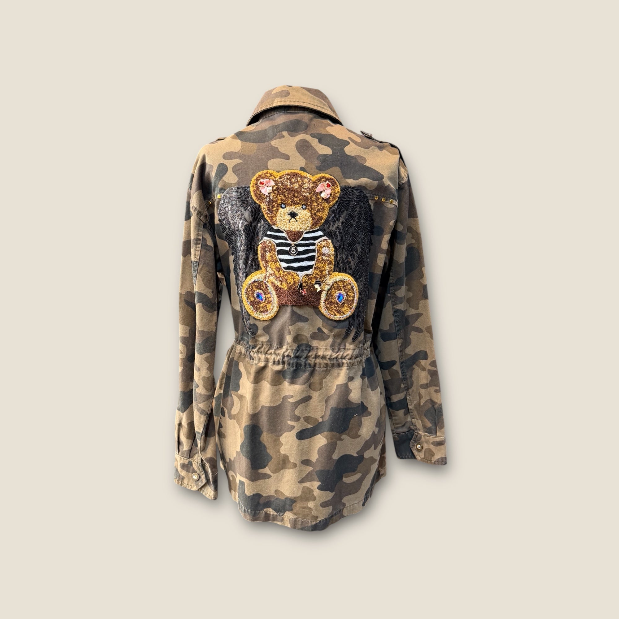 Sobre camisa camuflaje con alas y osito