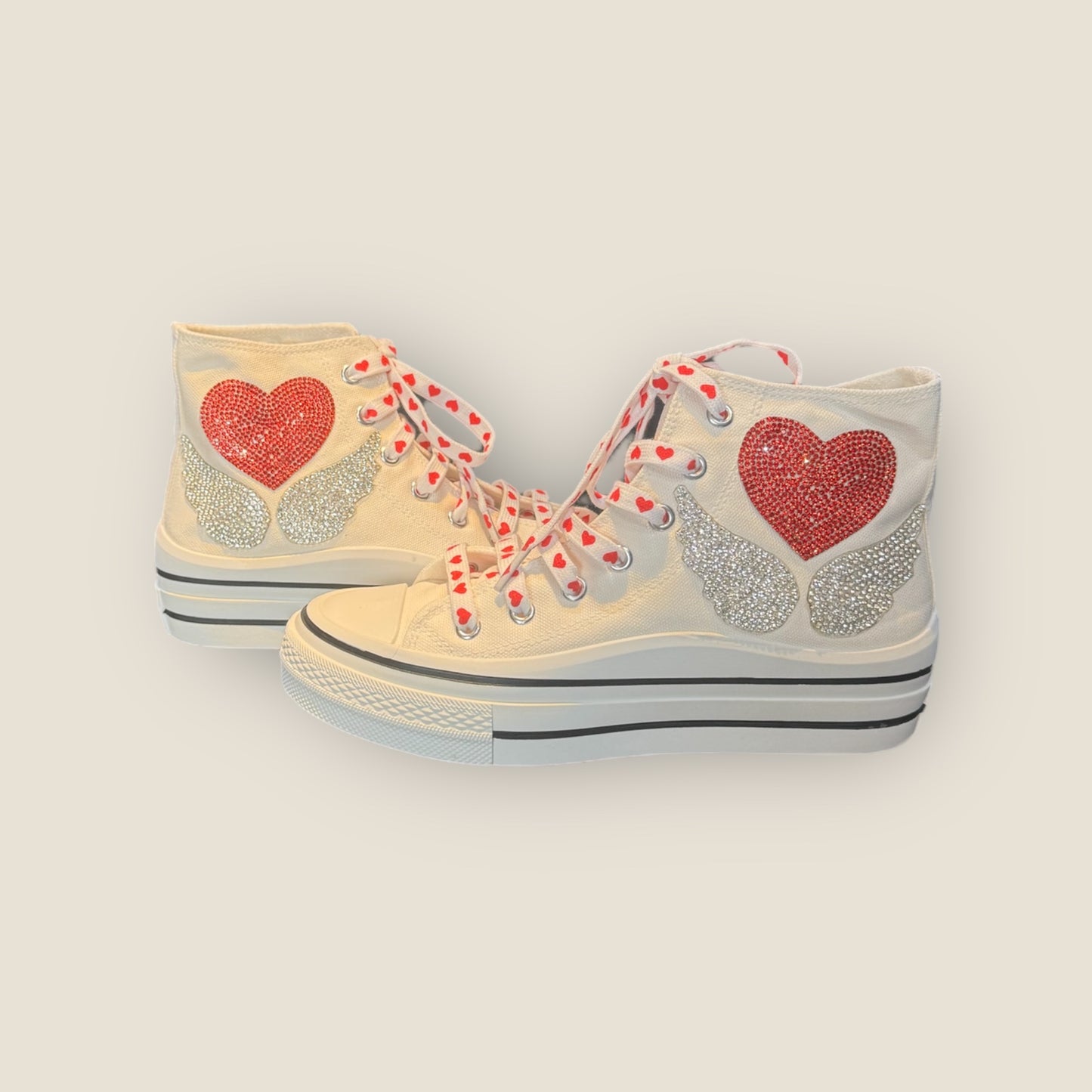 Zapatillas de lona con corazon y alas de strass