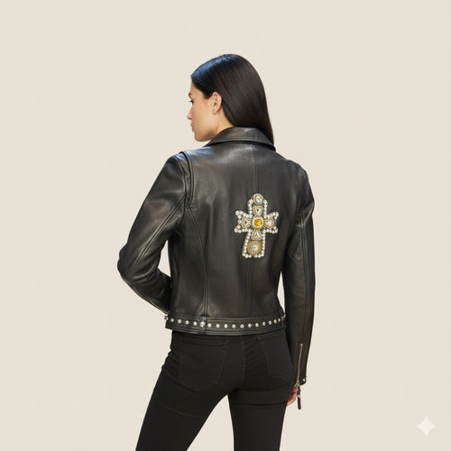 Biker cuero con cruz de pedrería y remaches