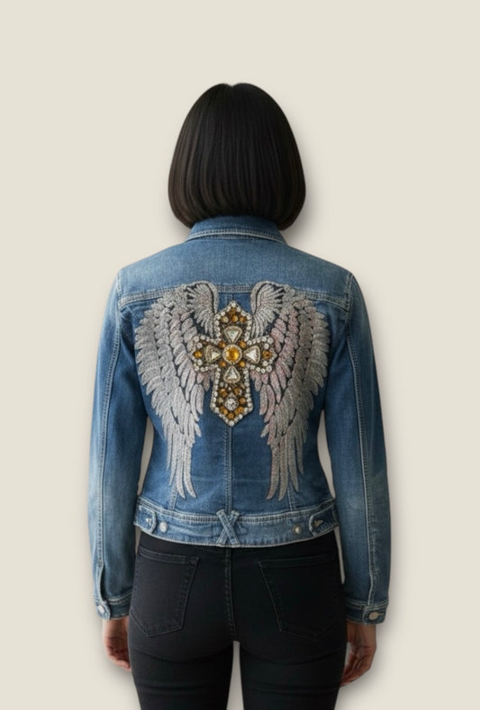 Chaqueta vaquera alas con cruz de pedrería