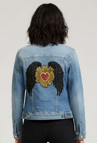 Chaqueta vaquera alas negras de lentejuelas y Corazón pedreria