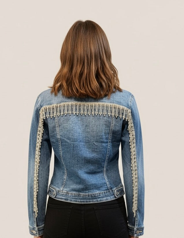 Chaqueta vaquera con flecos cortos de pedreria