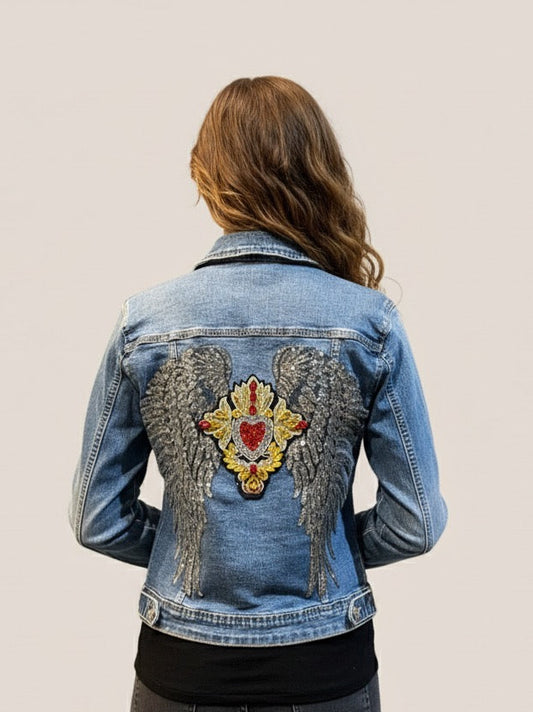 Chaqueta vaquera alas lentejuelas y Corazón pedreria