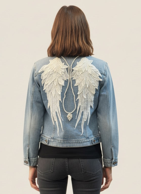 Chaqueta vaquera alas de ángel y perlas