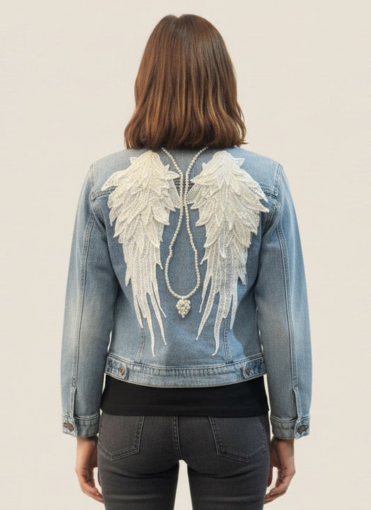 Chaqueta vaquera alas de ángel y perlas