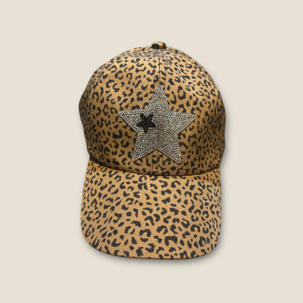 Gorra animal print con estrella