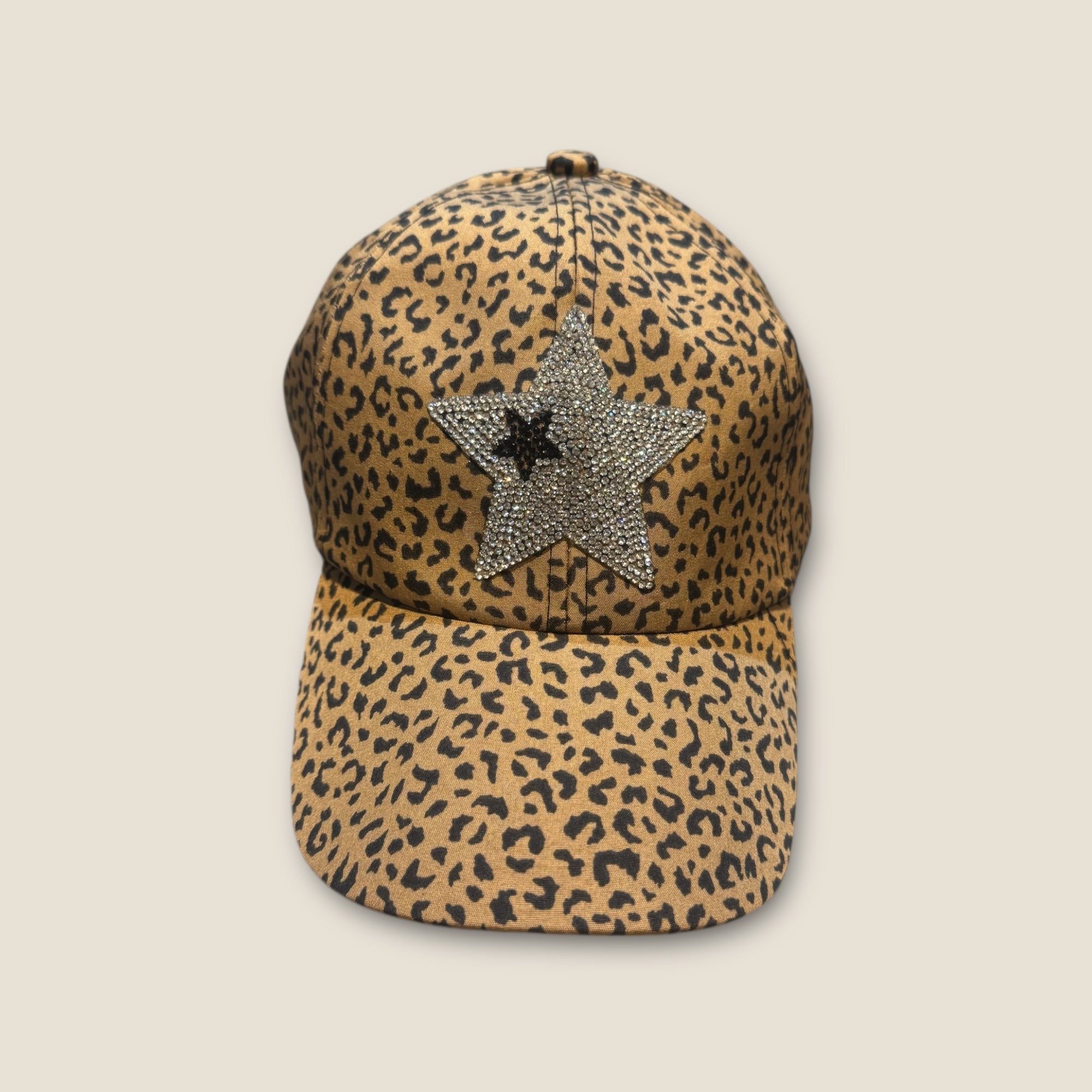 Gorra animal print con estrella