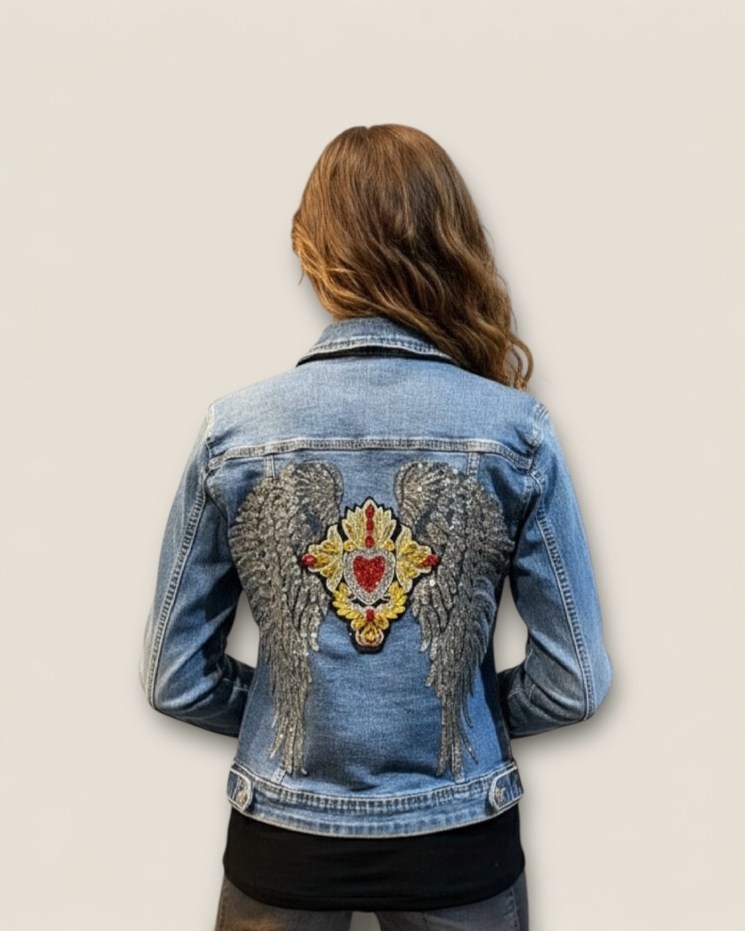 Chaqueta vaquera alas lentejuelas y Corazón pedreria