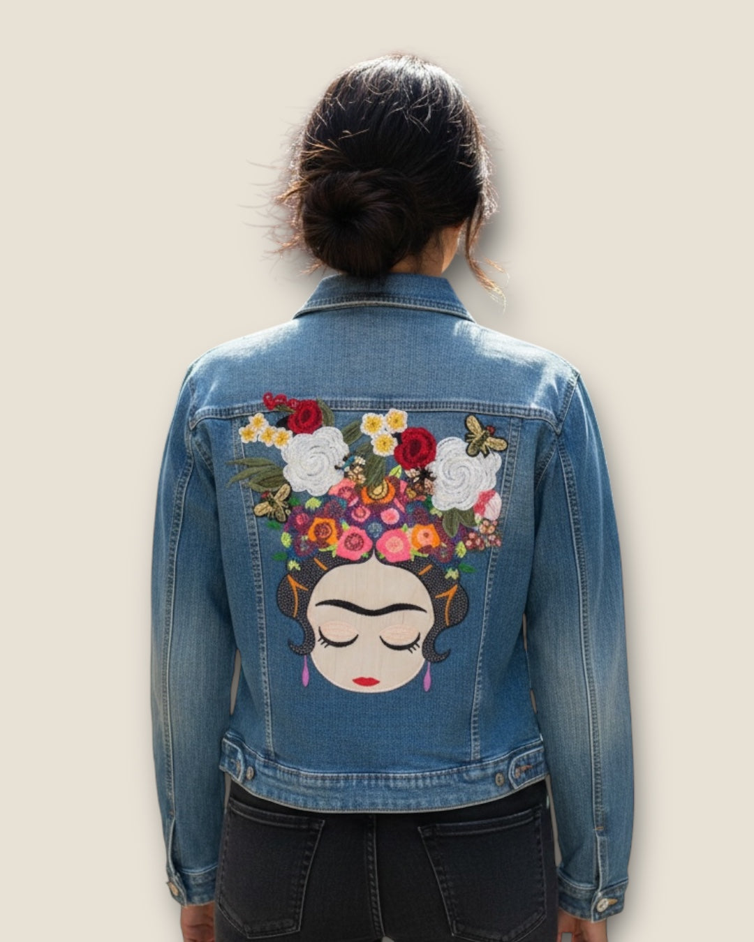 Chaqueta Frida con flores y pedreria