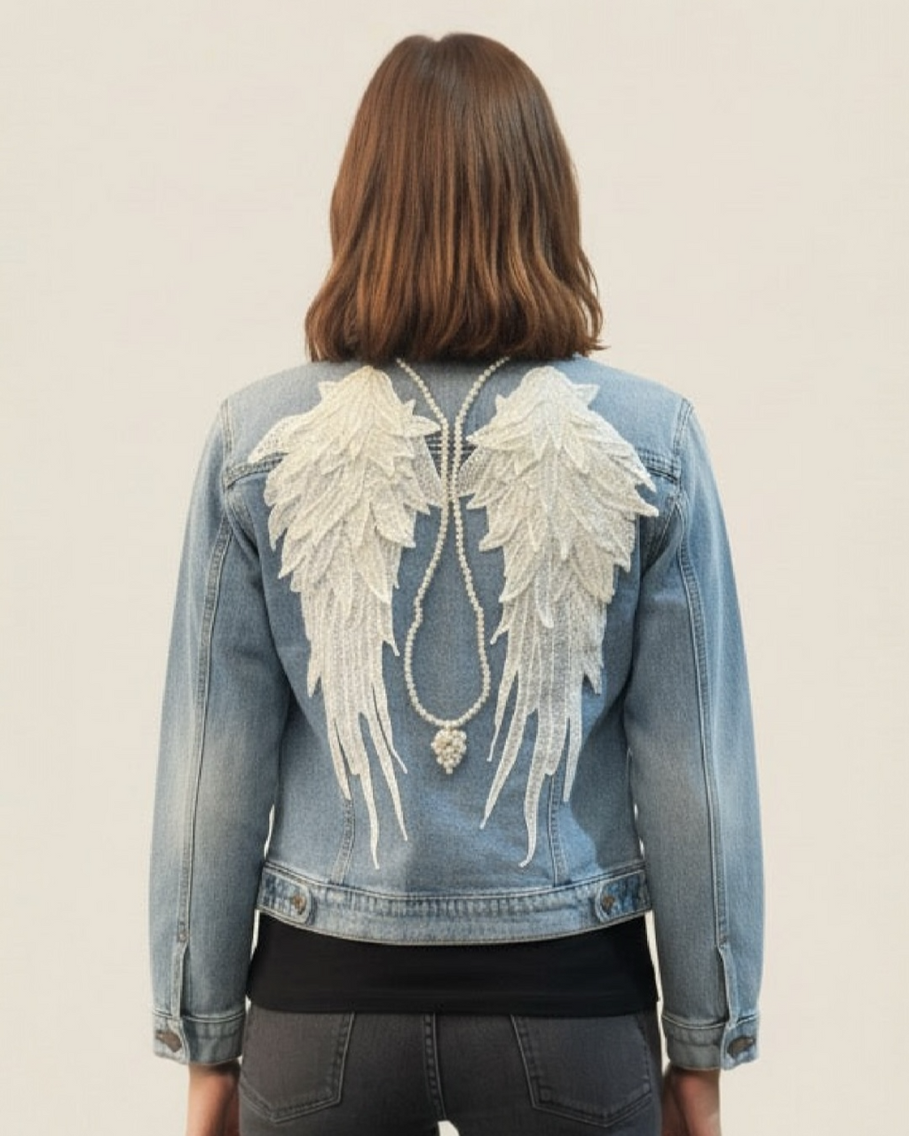 Chaqueta vaquera alas de ángel y perlas