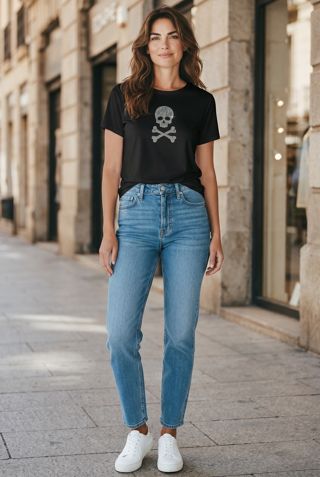 Camiseta calavera con tibias strass