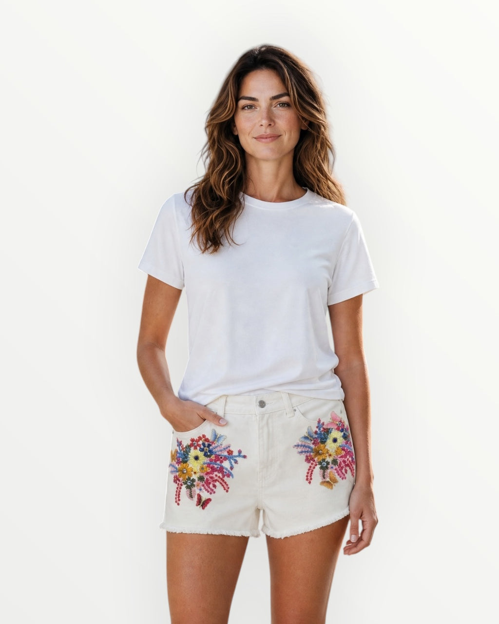 Pantalón corto con flores y strass